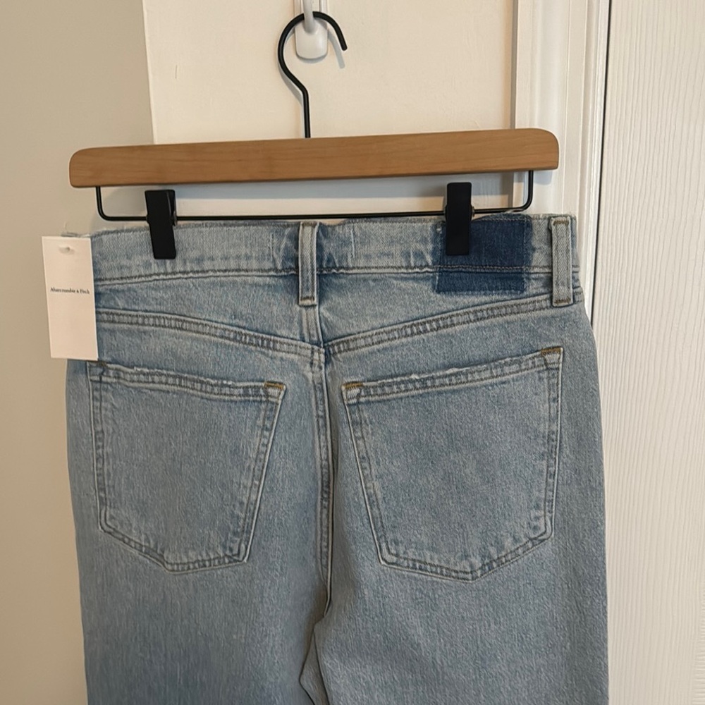 A&F The 90’s Relaxed Jean High Rise - Picture 4 of 6
